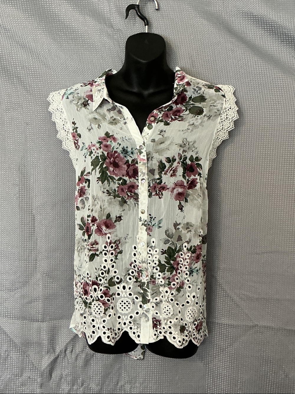 Anthropologie White Floral Eyelet Sleeveless Button-Up Blouse